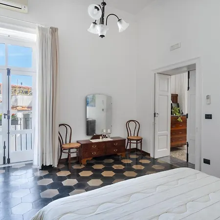 La Casa Nel Cortile Bed and Breakfast 4*