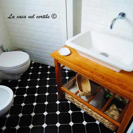 La Casa Nel Cortile ベッド・アンド・ブレックファスト ヴィーコ・エクエンセ