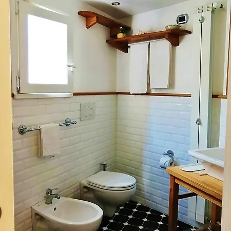 לינה וארוחת בוקר La Casa Nel Cortile 4*